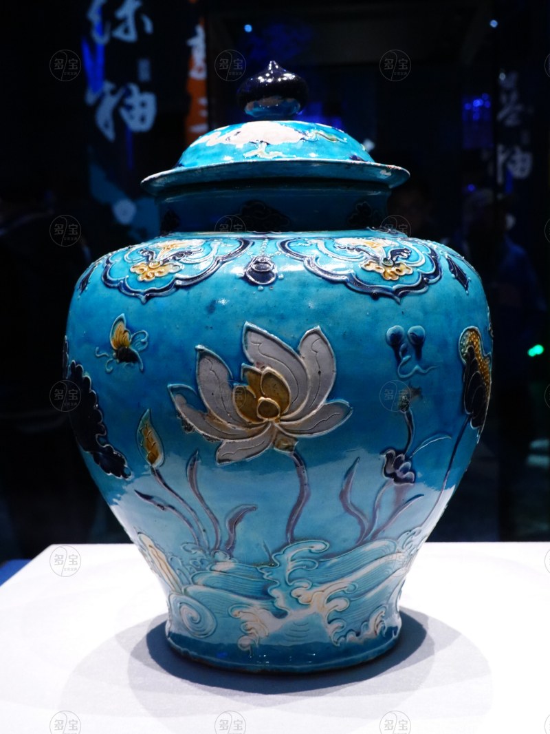 明（1368-1644） 珐华孔雀绿釉莲池纹盖罐 - 图2