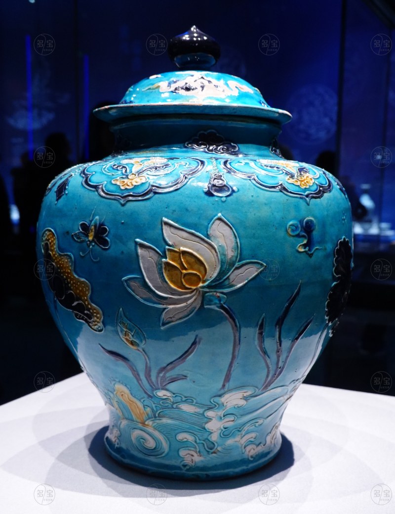 明（1368-1644） 珐华孔雀绿釉莲池纹盖罐 - 图3