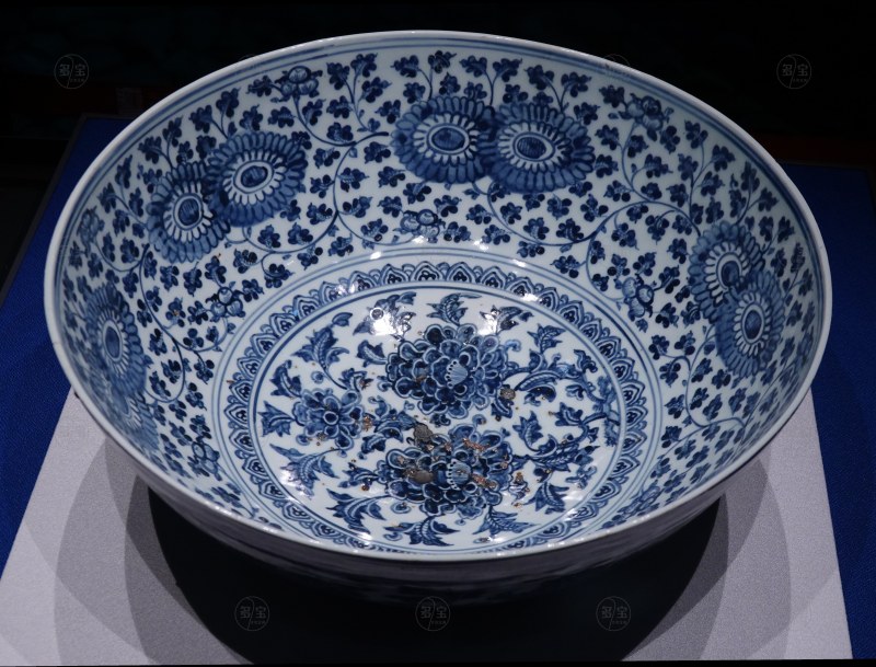 明（1368-1644） 青花缠枝牡丹纹大碗