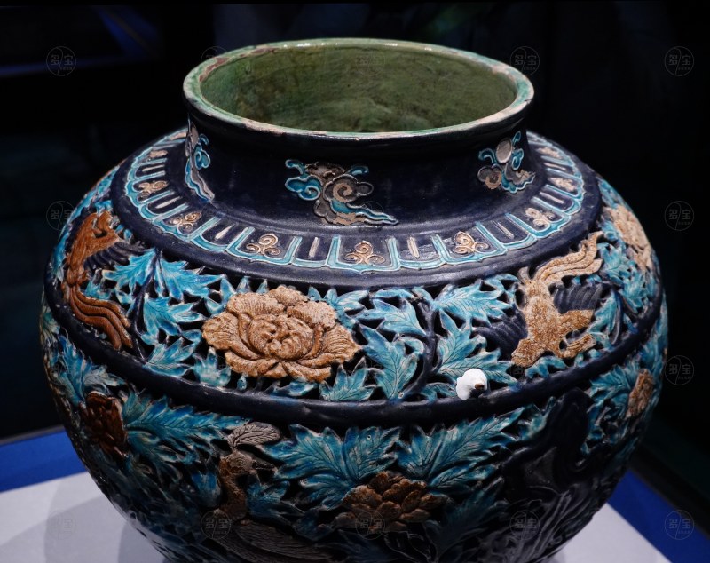 明（1368-1644） 珐华贴金镂空孔雀牡丹纹大罐 - 图6