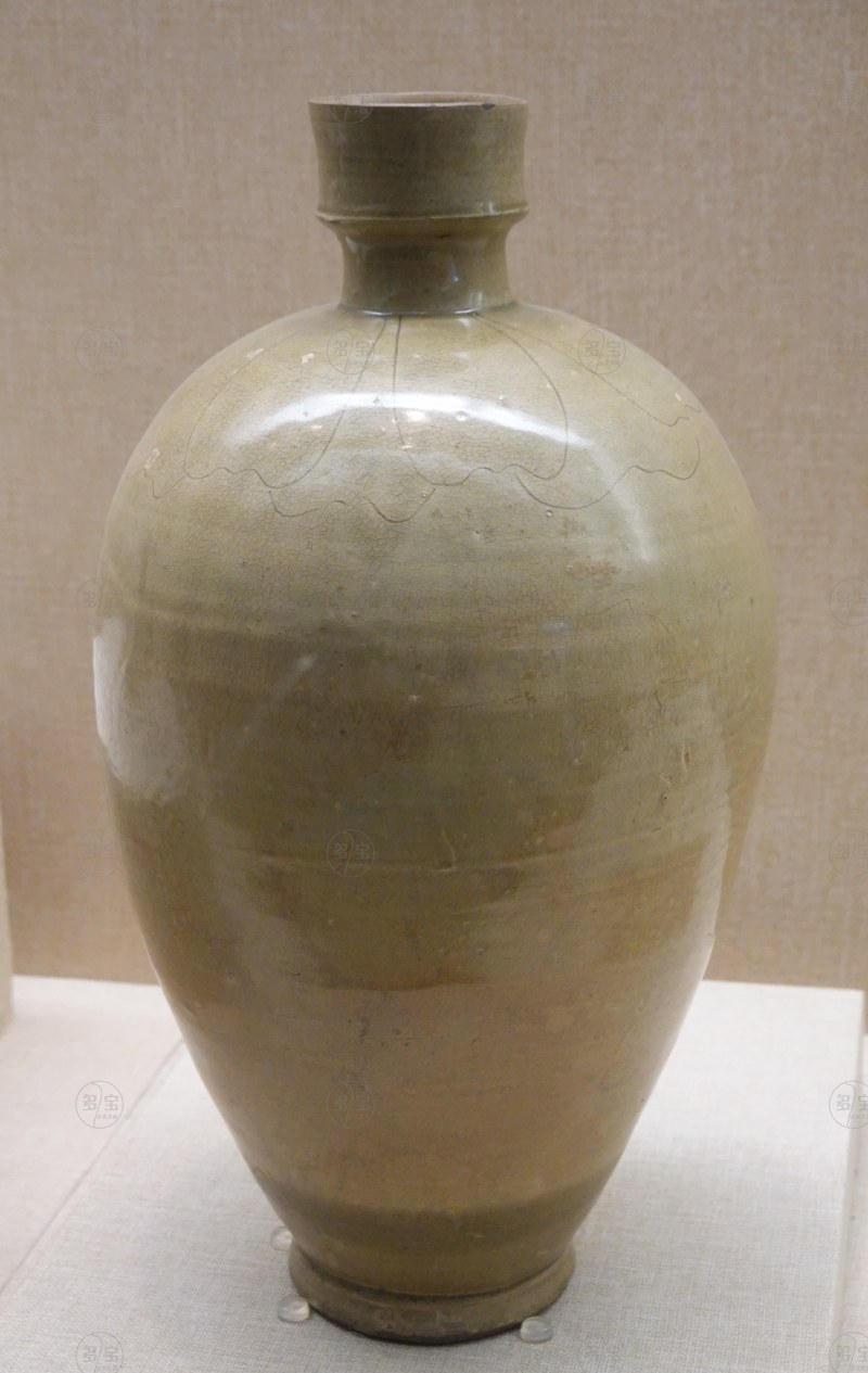 五代 岳州窑青釉莲瓣纹小口瓶