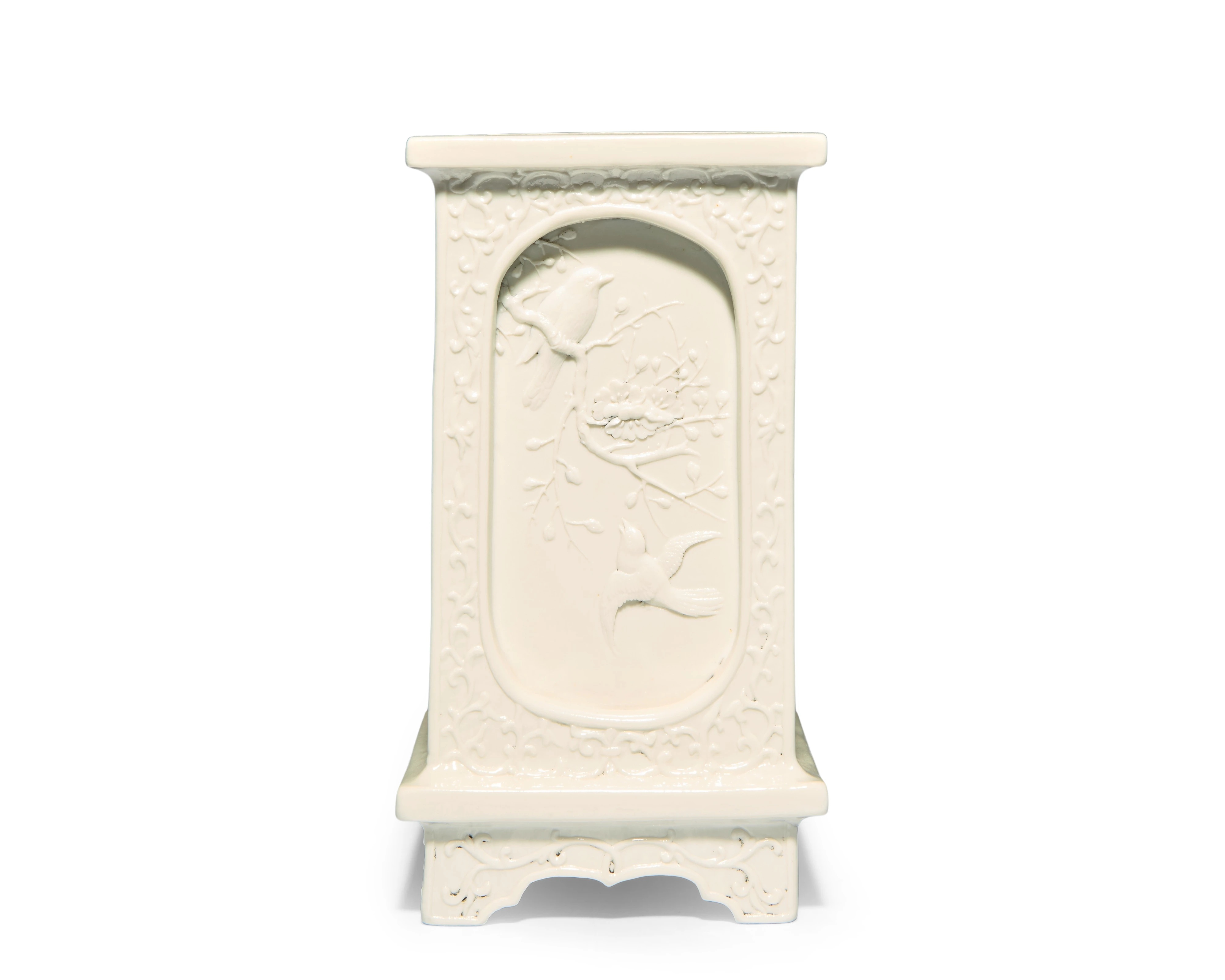 A Chinese white-glazed carved -多宝古瓷宝典