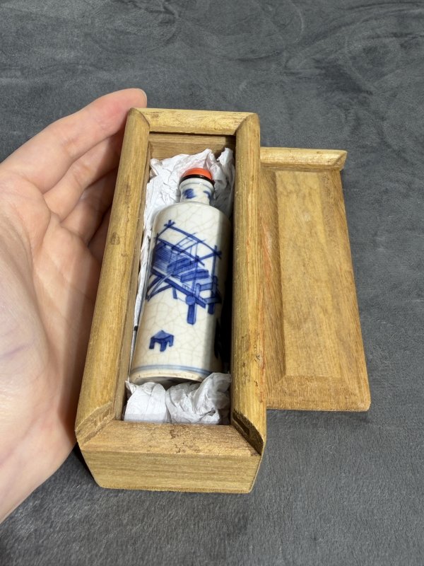 清乾隆青花浆胎三娘教子图鼻烟壶 - 图9
