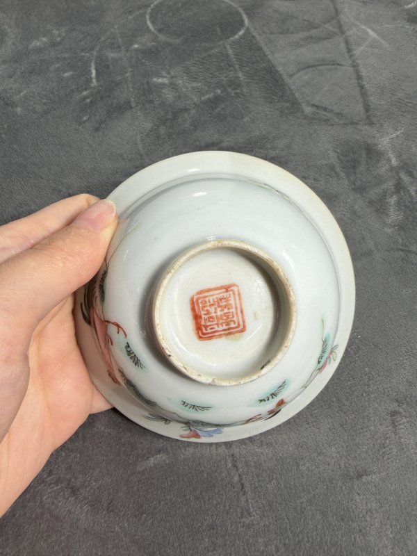 清晚期粉彩冠上加冠折沿小碗 - 图6