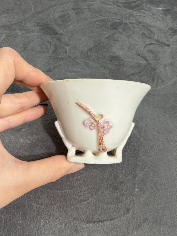 清晚期德化窑白釉加彩梅花杯 - 图4