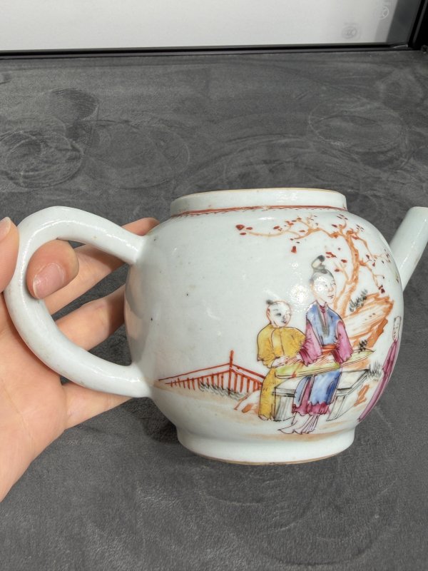 清乾隆广彩庭院教子图茶壶 - 图3