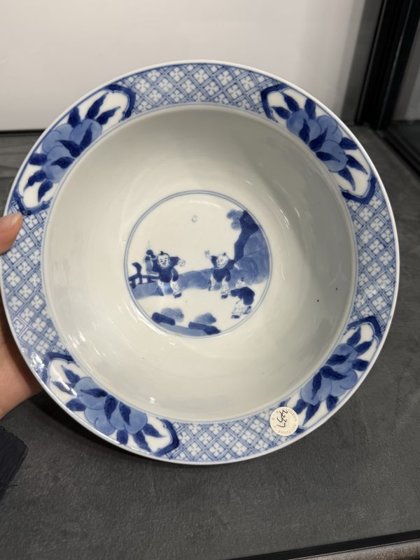 清康熙青花西厢记人物故事纹折沿碗 - 图2