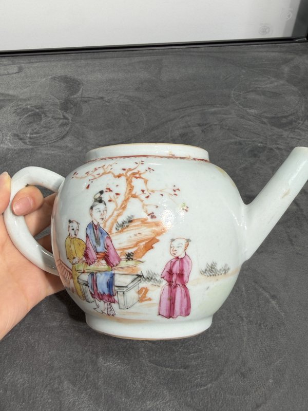 清乾隆广彩庭院教子图茶壶 - 图4