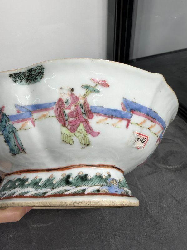 清同治粉彩福禄寿三星神仙人物纹海棠形高足贡碗 - 图7