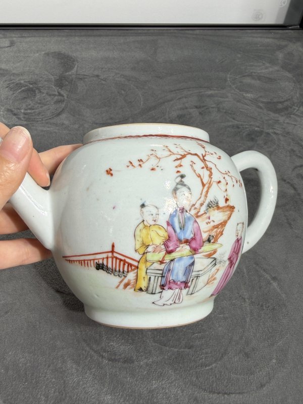 清乾隆广彩庭院教子图茶壶 - 图5