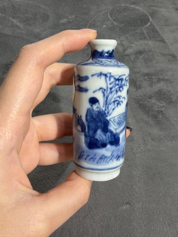 清中期青花竹林对弈图鼻烟壶 - 图3