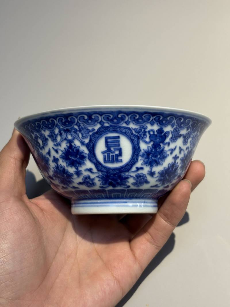 清乾隆青花缠枝八宝山高水长纹碗-多宝古瓷宝典