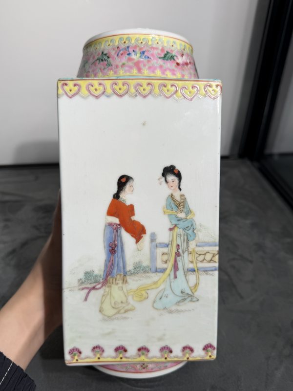 民国粉彩仕女人物故事诗文琮式瓶 - 图3