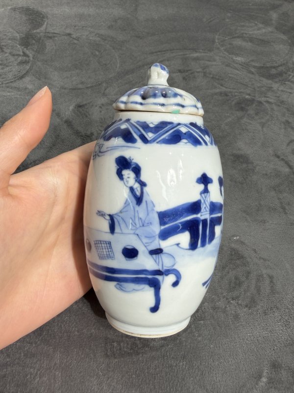 清康熙青花仕女对弈图莲子罐 - 图3