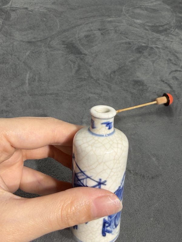 清乾隆青花浆胎三娘教子图鼻烟壶 - 图8