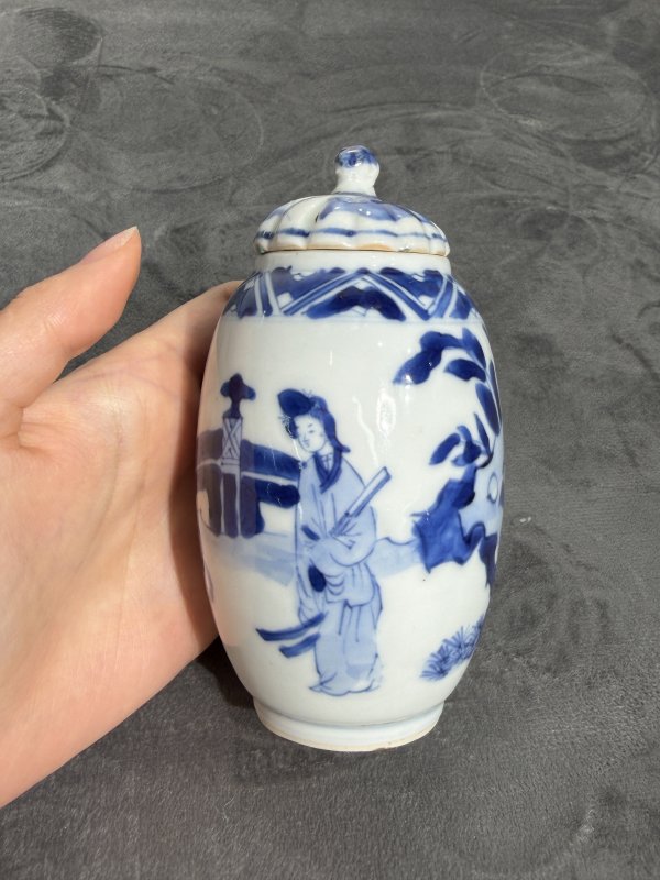 清康熙青花仕女对弈图莲子罐 - 图4