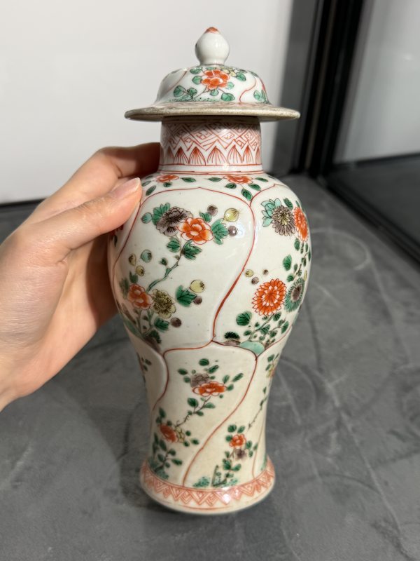 清康熙五彩开光折枝花卉纹盖瓶 - 图2