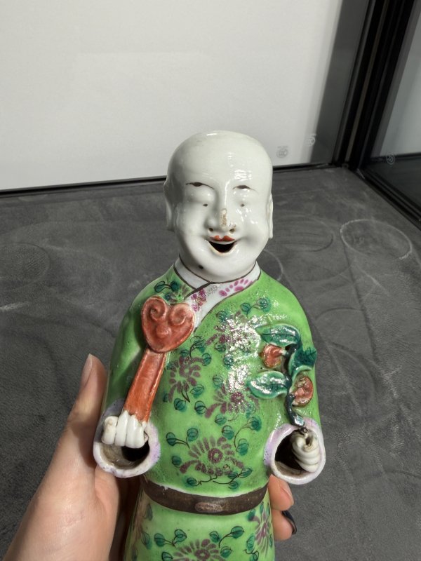 清中期粉彩童子瓷塑像 - 图3