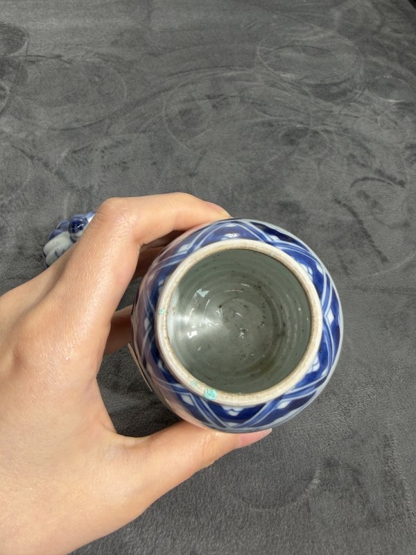 清康熙青花仕女对弈图莲子罐 - 图9