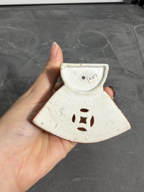 清中期珊瑚红釉描金粉彩小壁瓶 - 图6