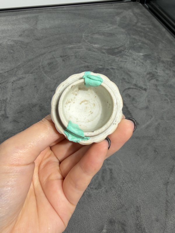 清康熙青花仕女对弈图莲子罐 - 图11