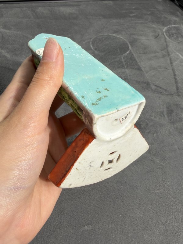 清中期珊瑚红釉描金粉彩小壁瓶 - 图7