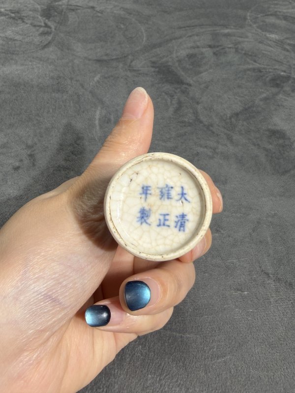 清乾隆青花浆胎三娘教子图鼻烟壶 - 图5