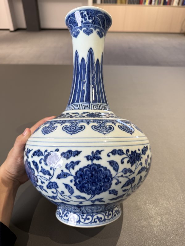 清乾隆青花缠枝莲纹赏瓶-多宝古瓷宝典