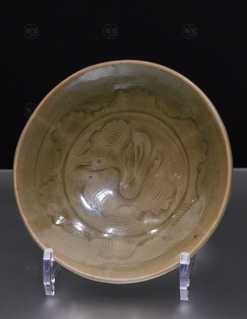 北宋（960-1127） 青釉刻游鸭水波纹碗 - 图2