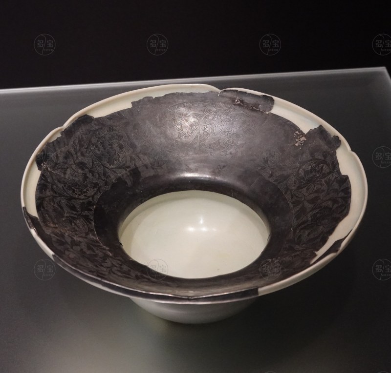 北宋（960-1127） 青白釉镶鏨花銀片渣斗 - 图2