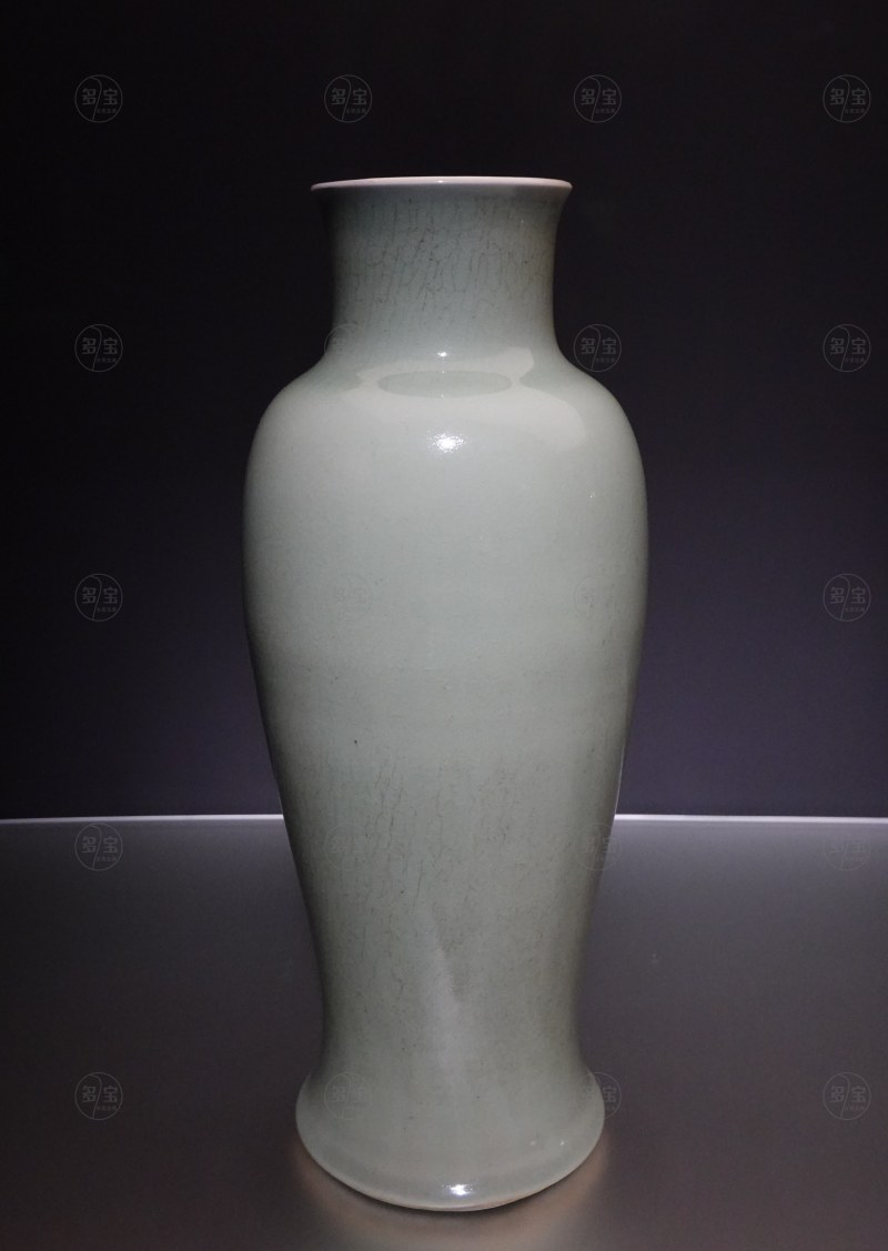 清 康熙 (1662 -1722) 蘋果青釉觀音尊