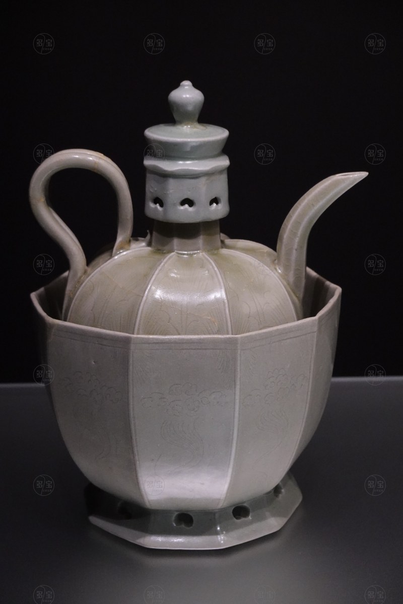 北宋（960-1127) 青釉劃花執壶连温碗
