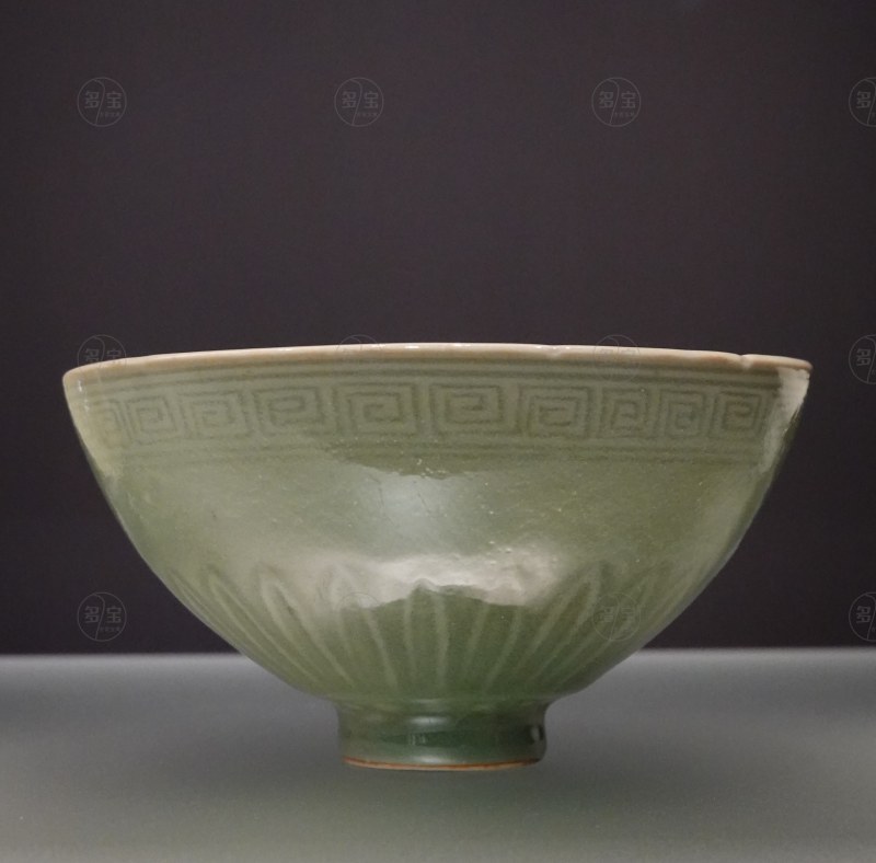 明永樂（1403-1424） 青釉印花莲子碗