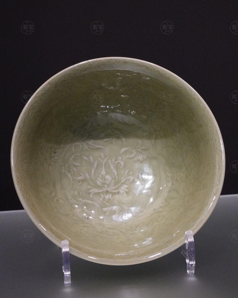 明宣德（1426-1435） 青釉刻番莲纹碗