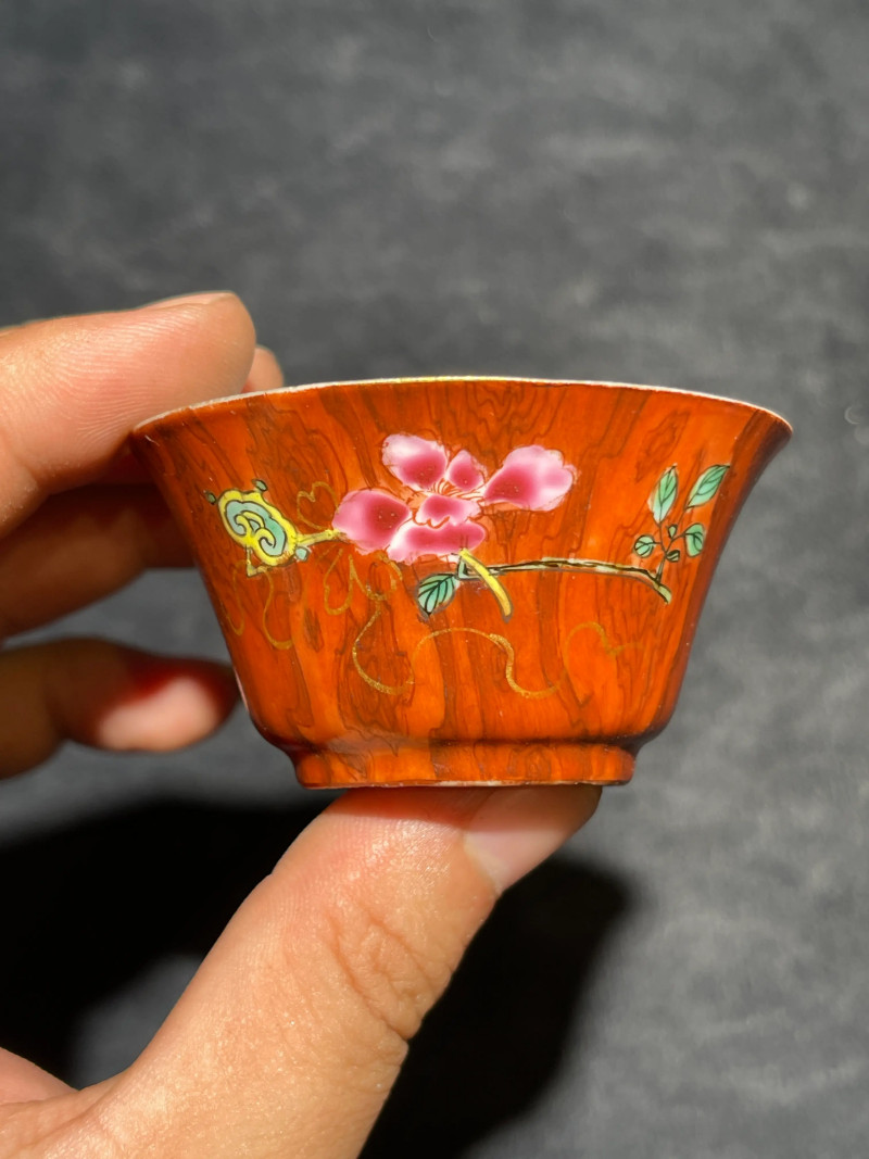 清雍正 仿木纹釉粉彩富贵如意纹杯碟套 - 图3
