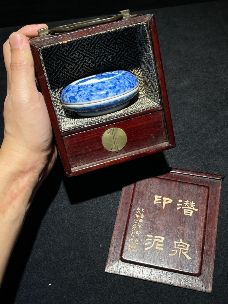 民国 青花花卉开光人物纹印盒 - 图3