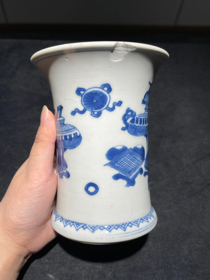 清康熙 青花博古纹笔筒 - 图5