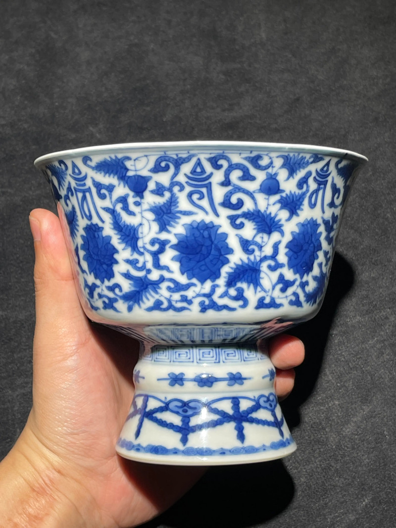 清代 青花花卉纹高足杯 - 图2