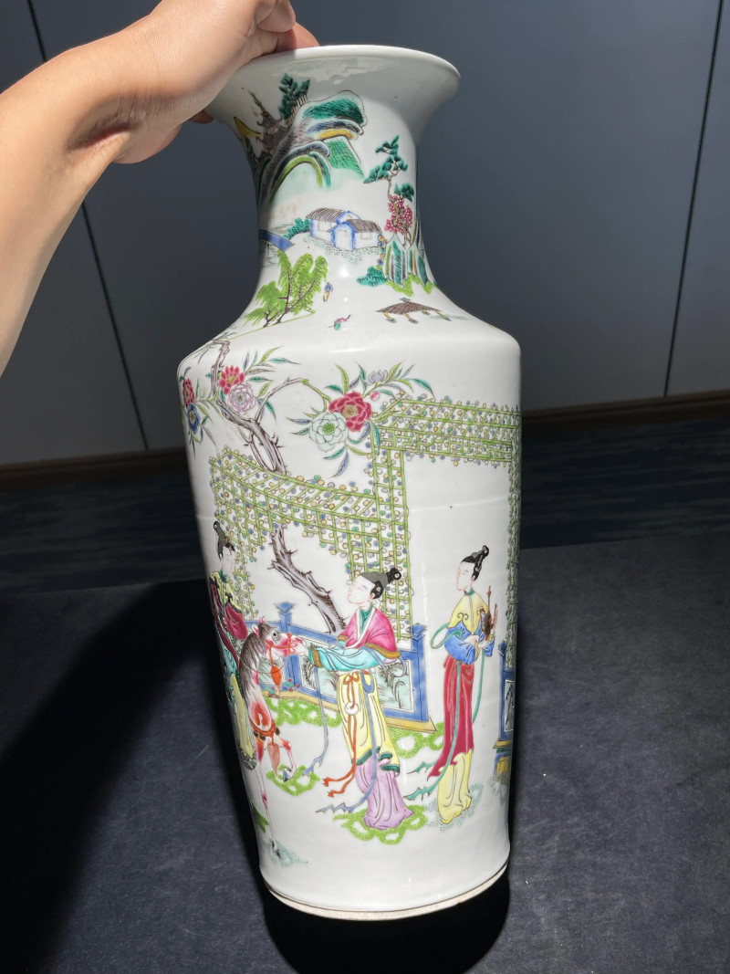 清晚期 粉彩隋炀帝观宫人跑马纹软棒槌瓶 - 图3