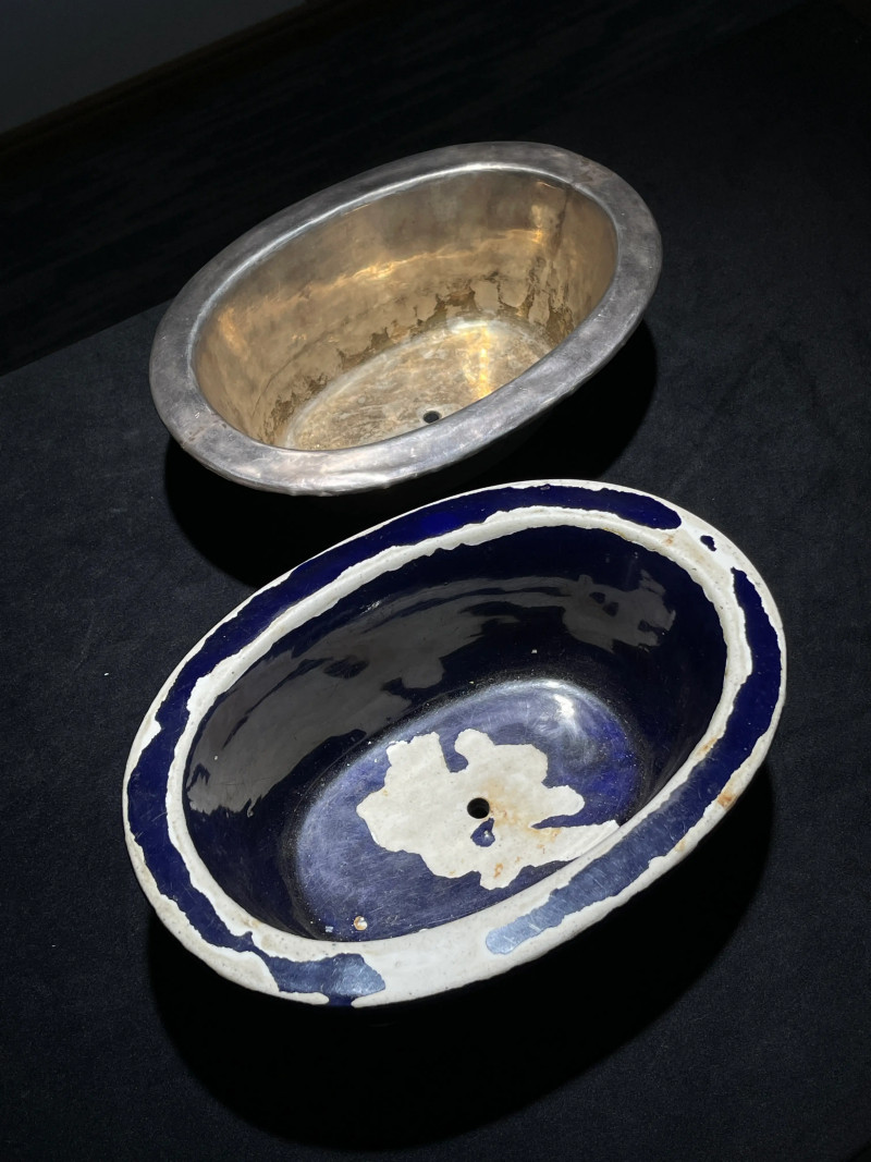 清康熙 茄皮紫釉花盆 - 图3