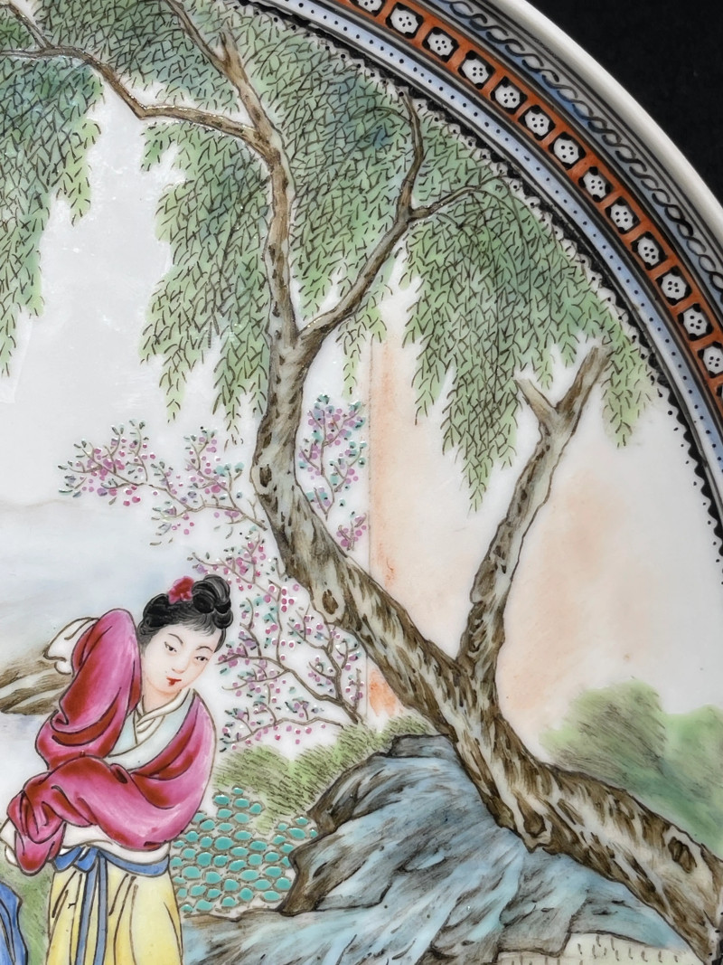 民国 王逸萍画粉彩人物纹盘 - 图4
