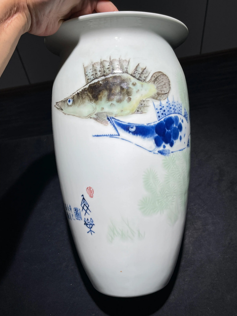 2001年 黄昌校画粉彩鱼藻纹大瓶 - 图2