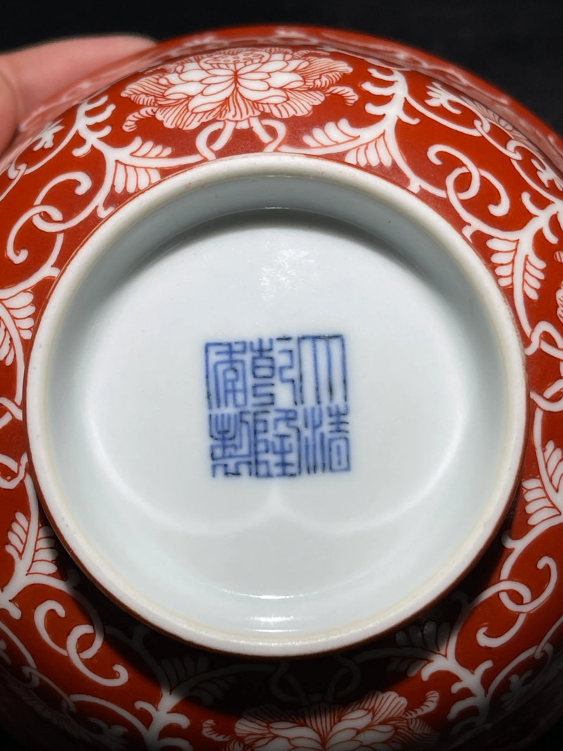 清乾隆 盖雪红缠枝莲纹碗 - 图10