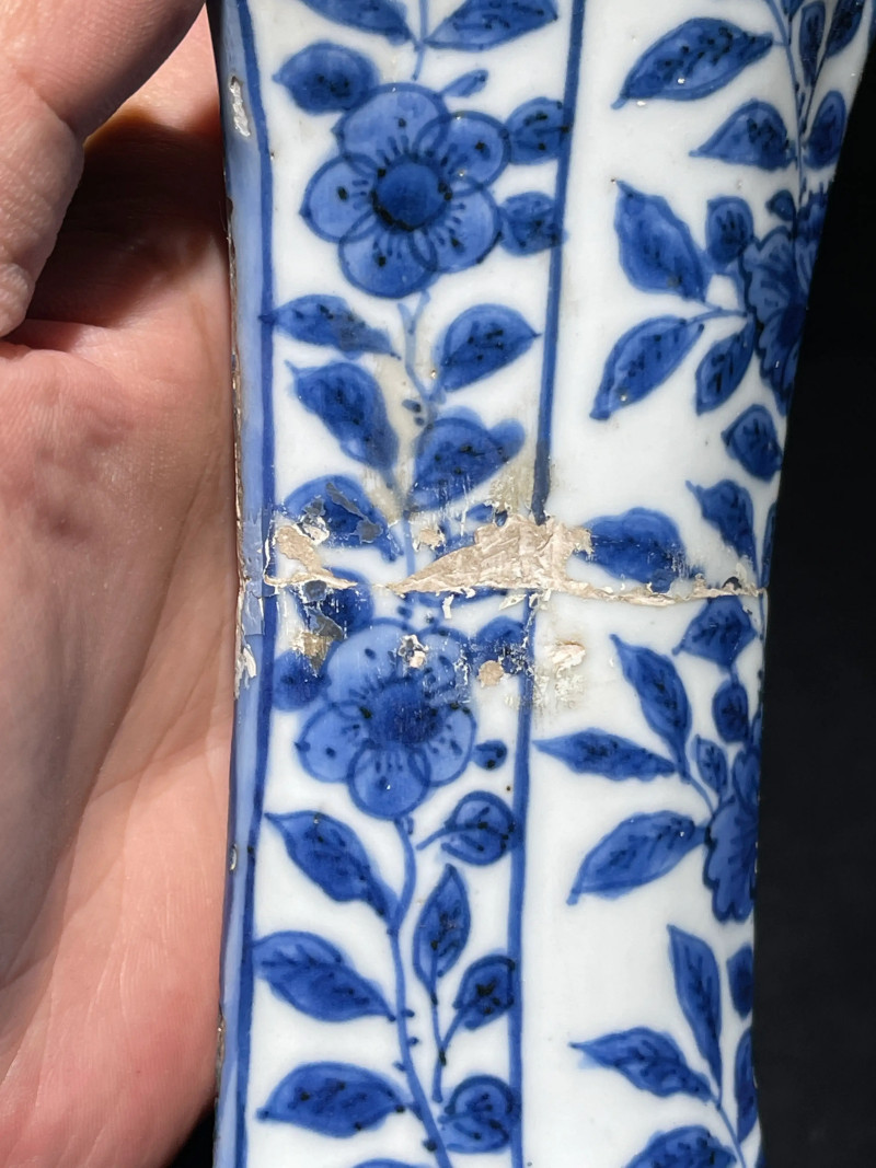 明万历 青花花卉纹大壁瓶 - 图14