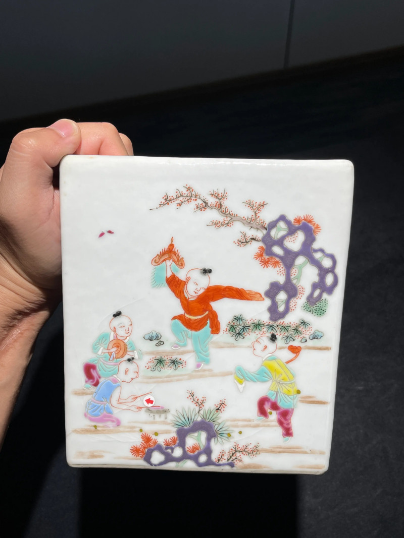 民国 粉彩四妃十六子纹方花盆一对 - 图3