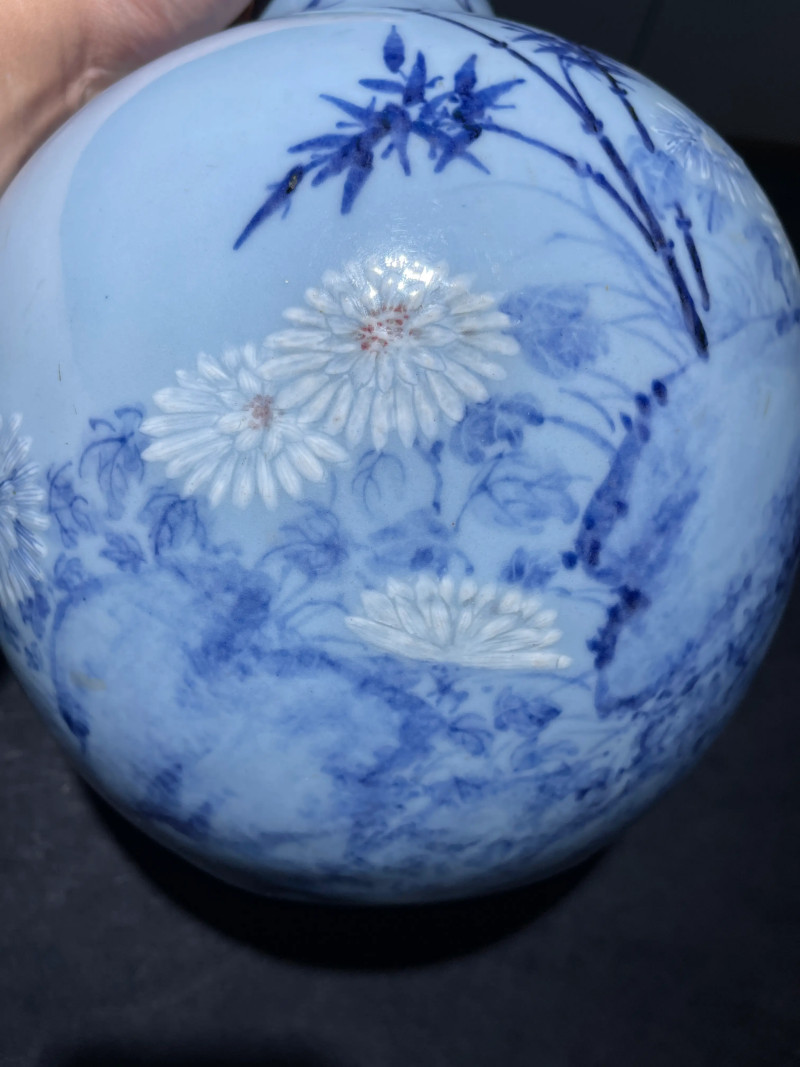 清乾隆 唐英风格天蓝地青花釉里红堆白双清图天球瓶 - 图6