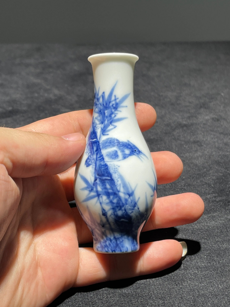 民国 王步风格青花花鸟纹小瓶 - 图2