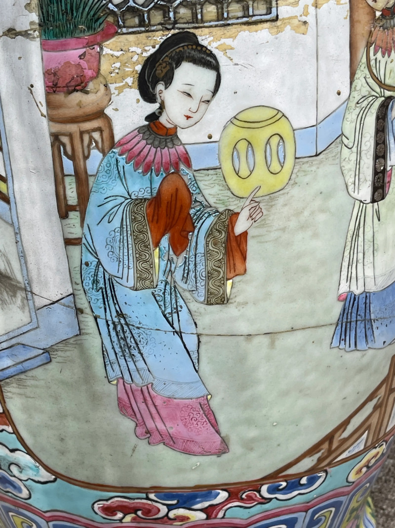 清乾隆 粉彩仕女纹大瓶一对 - 图21