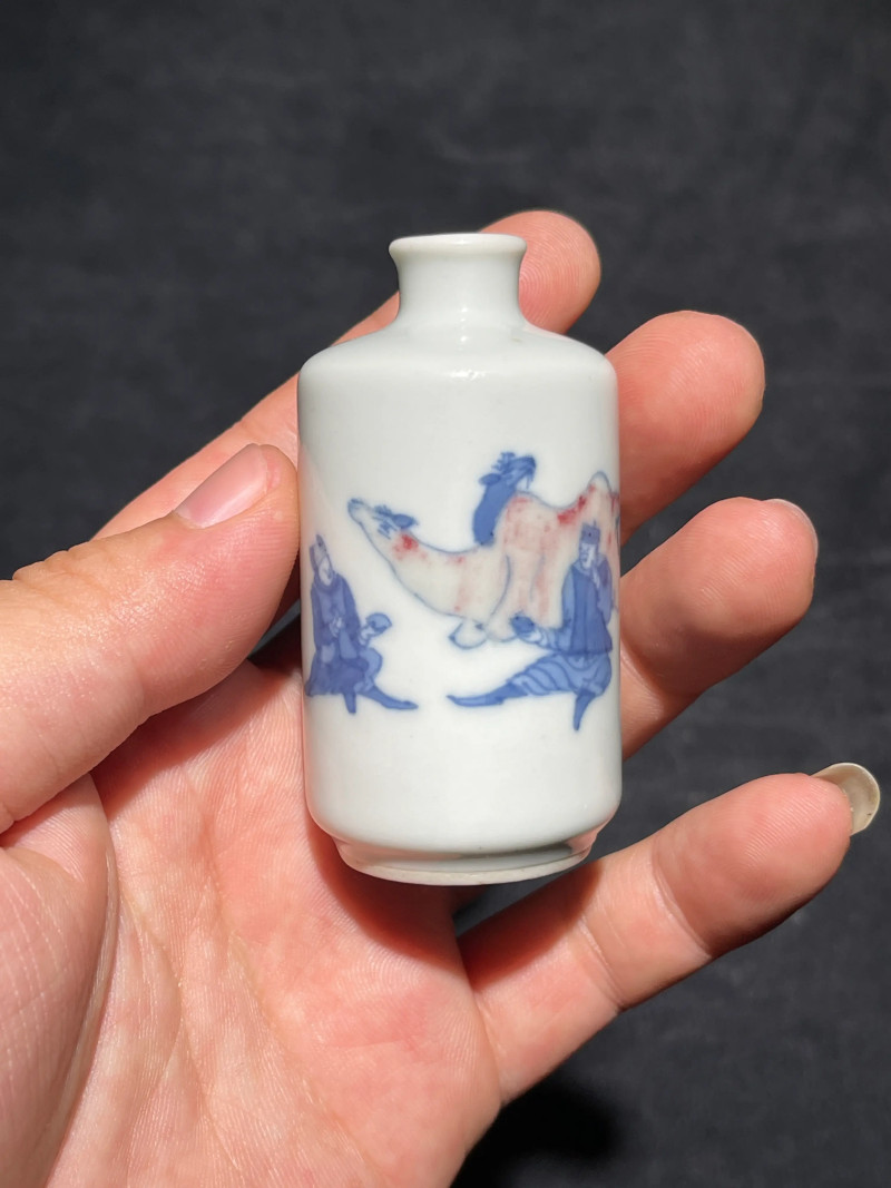 清中期 青花釉里红人物纹鼻烟壶 - 图2