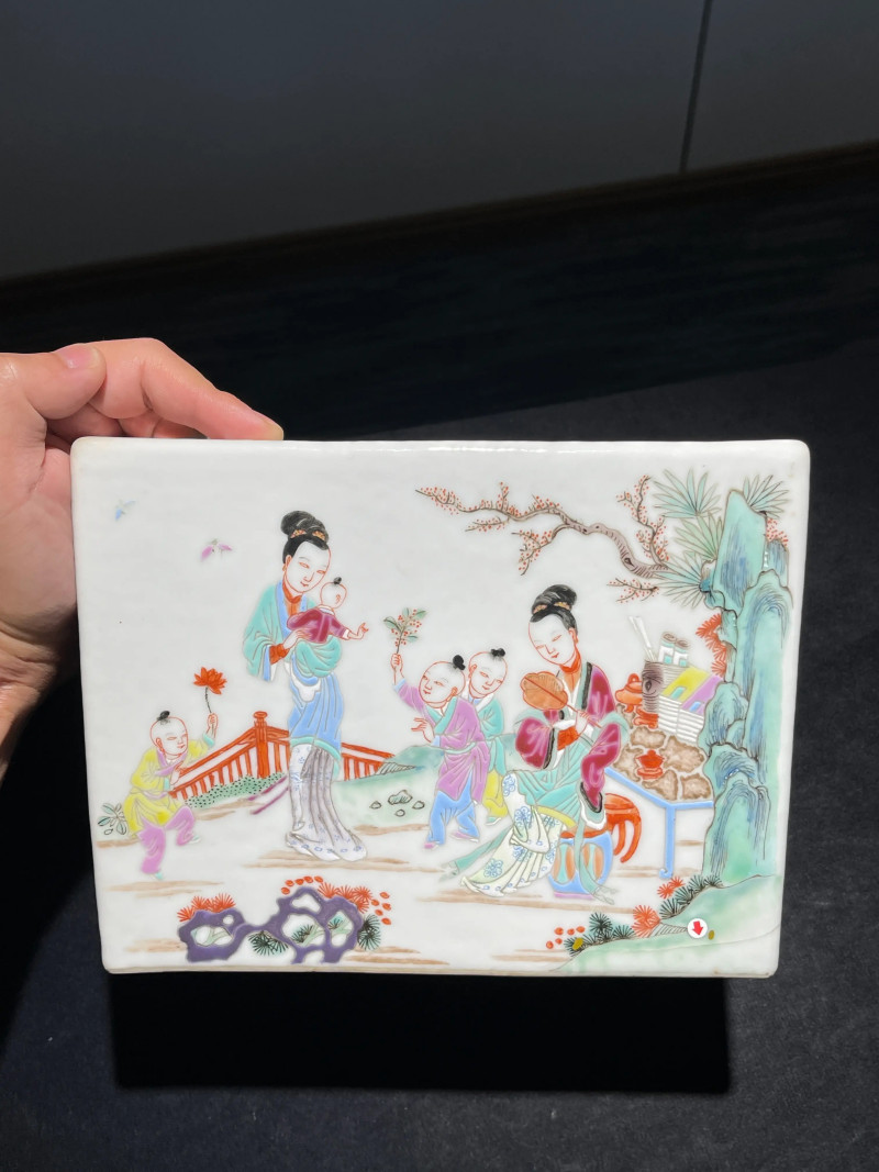 民国 粉彩四妃十六子纹方花盆一对 - 图4